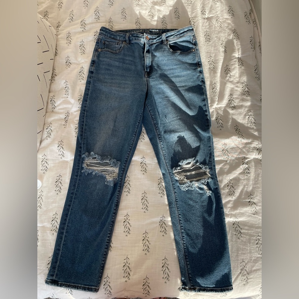 Womens American Eagle Straight Jeans. Size 10.